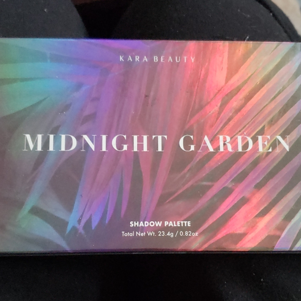 Kara beauty Midnight Garden Eye Shadow Palette